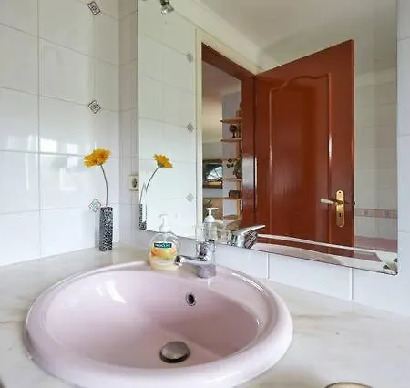 Проживание в семье Sun House Iii - Near Sintra - Kitchen - Pool Мен-Мартинш